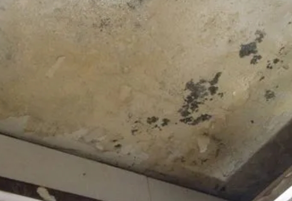 乌兰阳台漏水维修公司分享下乌兰卫生间渗水维修需要注意哪些问题。
