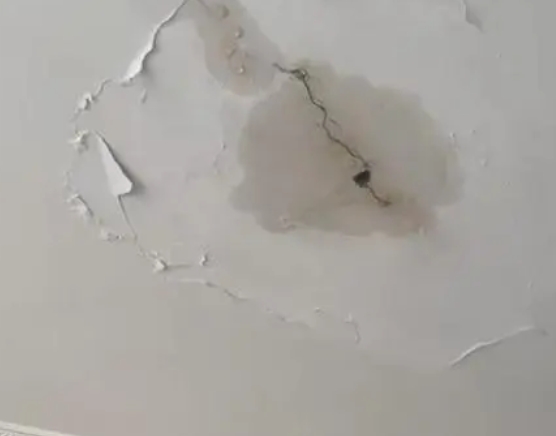 乌兰阳台漏水维修公司分享下屋面防水工程质量问题原因分析